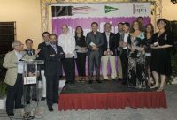 En la imagen, los representantes y directores de medios e instituciones que participaron o colaboraron en el Congreso de la FIP. Lola Fernández, secretaria general del SPA, a la derecha de la imagen. Foto de Carmen Romero, cedida por la Asociación de la Prensa de Cádiz