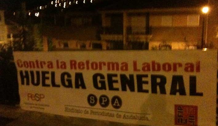 Pancarta en la entrada de Canal Sur en Granada el 28 de septiembre