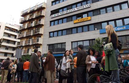 Concentración por el cierre de El Mundo Huelva Noticias
