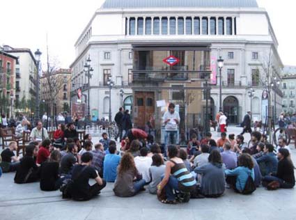 Asamblea para consensuar el Manifiesto de la Plataforma Periodismo ético YA, el lunes 30 de mayo / foto Antonio Peiró