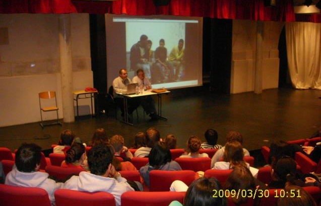 El SPA habla del tratamiento informativo de la inmigración en París